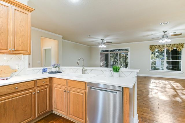 204 Colorado River RD, Georgetown, TX 78633