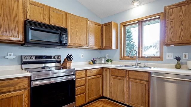 512 Windsor Forest Drive, Altoona, WI 54720