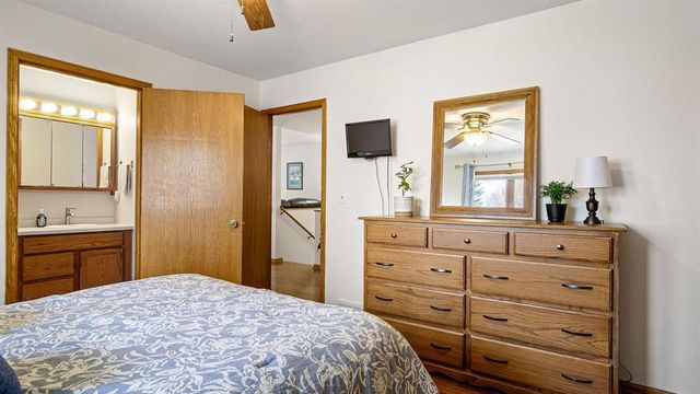 512 Windsor Forest Drive, Altoona, WI 54720