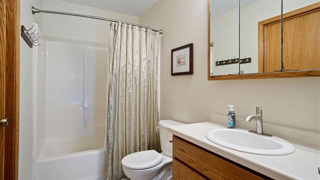 512 Windsor Forest Drive, Altoona, WI 54720