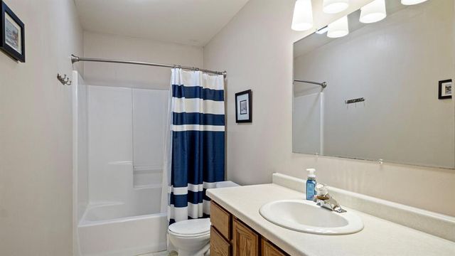 512 Windsor Forest Drive, Altoona, WI 54720