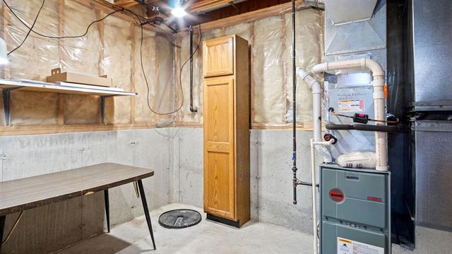 512 Windsor Forest Drive, Altoona, WI 54720