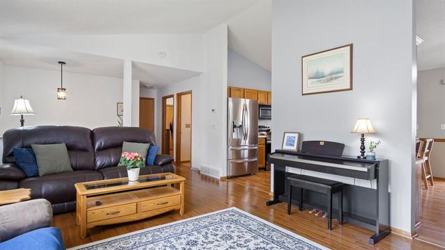 512 Windsor Forest Drive, Altoona, WI 54720