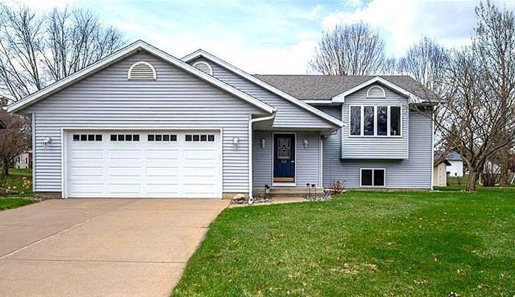 512 Windsor Forest Drive, Altoona, WI 54720