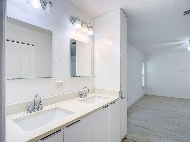 5118 BRYNN MAWR DRIVE, Tampa, FL 33624