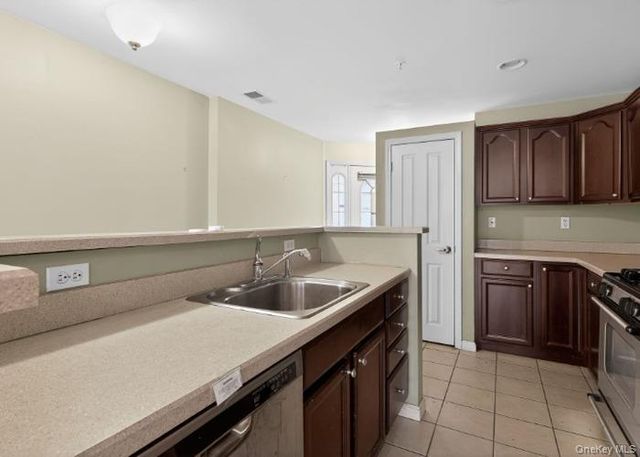 414 Highridge Court, Peekskill, NY 10566