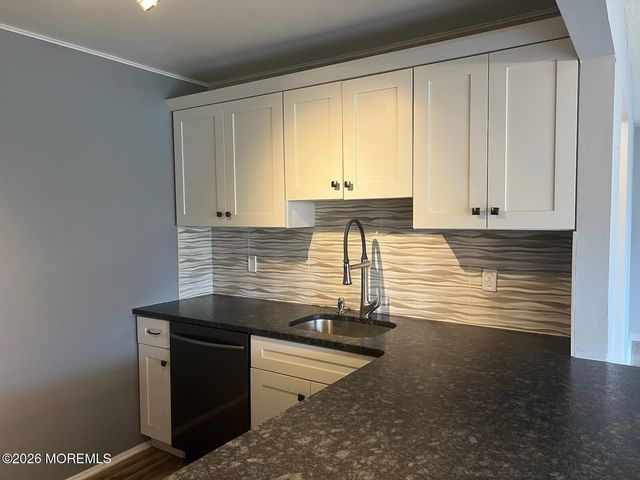 9 Des Moines Court, Tinton Falls, NJ 07712