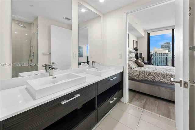 45 SW 9th St 4006, Miami, FL 33130