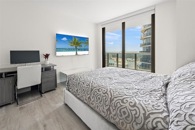 45 SW 9th St 4006, Miami, FL 33130