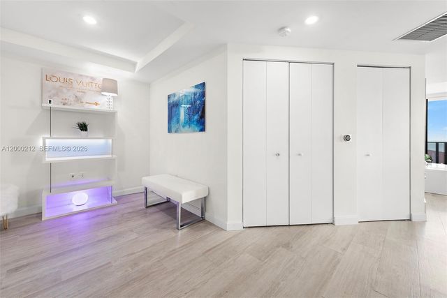 45 SW 9th St 4006, Miami, FL 33130