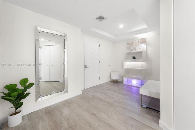 45 SW 9th St 4006, Miami, FL 33130