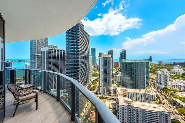 45 SW 9th St 4006, Miami, FL 33130