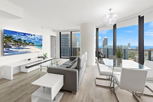 45 SW 9th St 4006, Miami, FL 33130