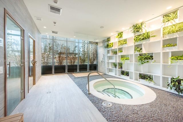 45 SW 9th St 4006, Miami, FL 33130