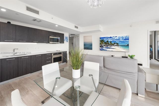 45 SW 9th St 4006, Miami, FL 33130