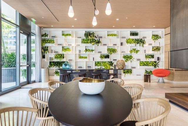 45 SW 9th St 4006, Miami, FL 33130