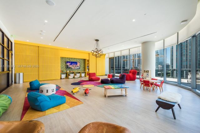 45 SW 9th St 4006, Miami, FL 33130