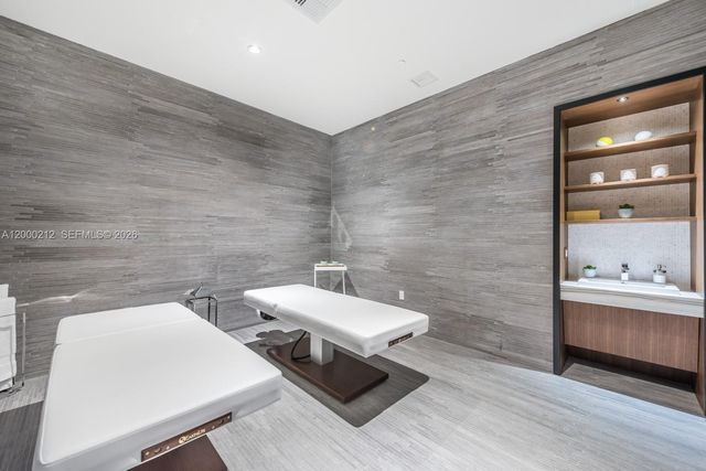 45 SW 9th St 4006, Miami, FL 33130