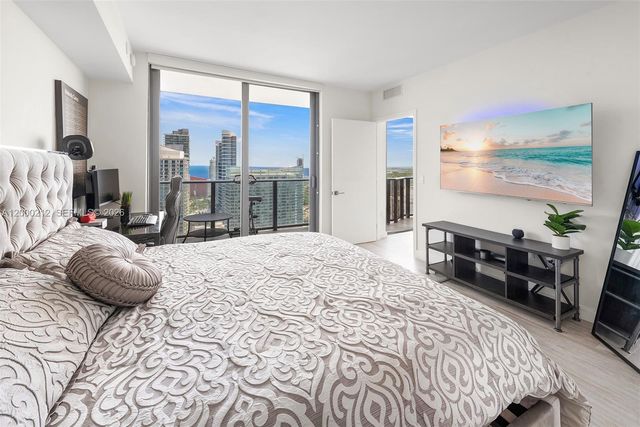 45 SW 9th St 4006, Miami, FL 33130