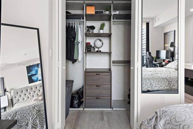 45 SW 9th St 4006, Miami, FL 33130