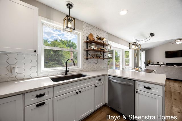442 Shaw Estates Drive Ne, Rockford City, MI 49341