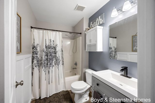 442 Shaw Estates Drive Ne, Rockford City, MI 49341