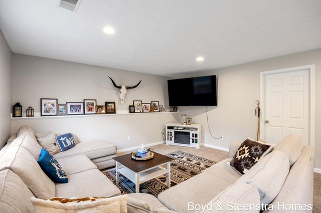 442 Shaw Estates Drive Ne, Rockford City, MI 49341