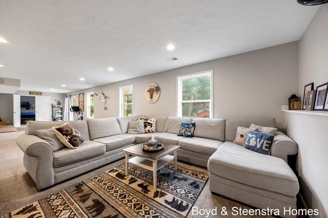 442 Shaw Estates Drive Ne, Rockford City, MI 49341