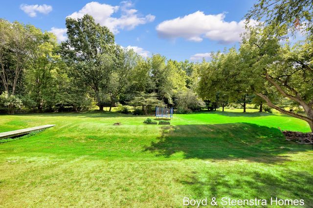 442 Shaw Estates Drive Ne, Rockford City, MI 49341