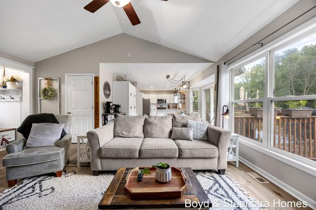 442 Shaw Estates Drive Ne, Rockford City, MI 49341
