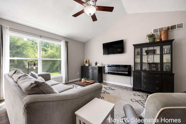442 Shaw Estates Drive Ne, Rockford City, MI 49341