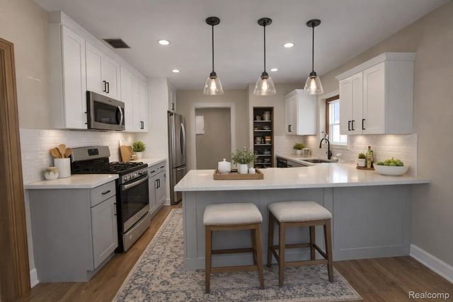 909 Hilldale Drive, Royal Oak, MI 48067