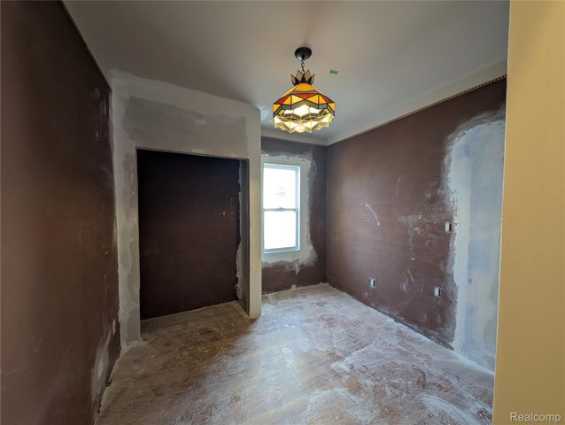 909 Hilldale Drive, Royal Oak, MI 48067