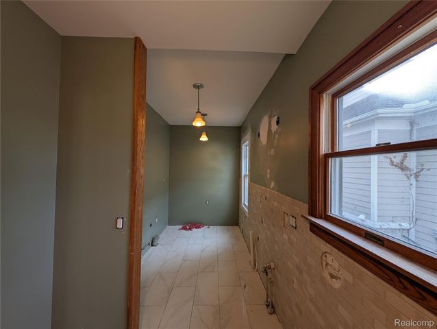 909 Hilldale Drive, Royal Oak, MI 48067