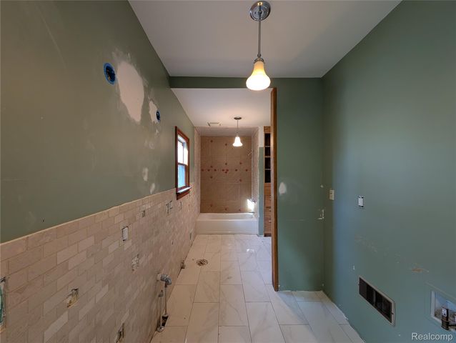 909 Hilldale Drive, Royal Oak, MI 48067