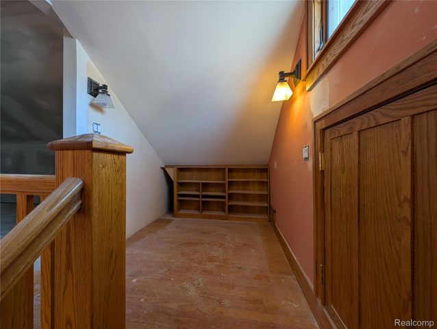 909 Hilldale Drive, Royal Oak, MI 48067