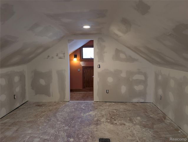 909 Hilldale Drive, Royal Oak, MI 48067