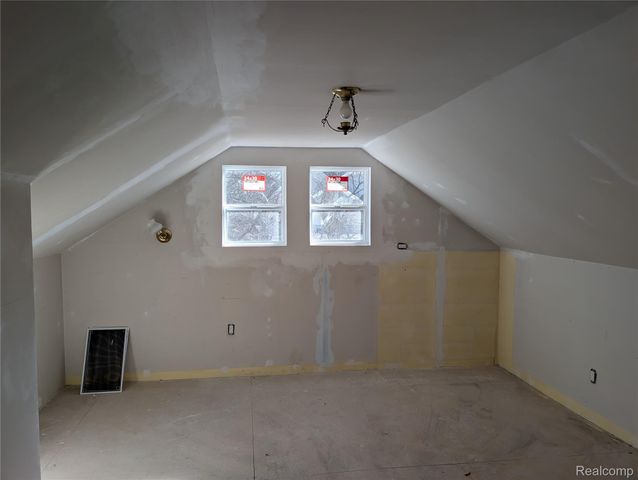 909 Hilldale Drive, Royal Oak, MI 48067