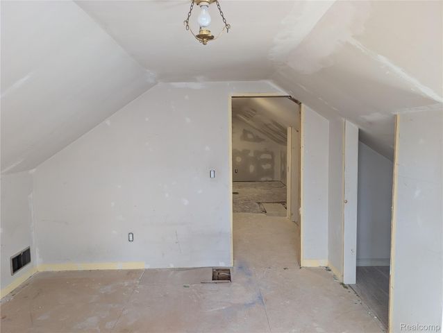 909 Hilldale Drive, Royal Oak, MI 48067