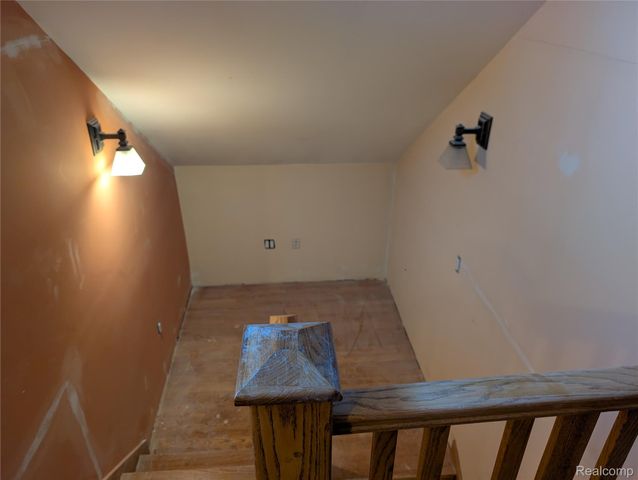 909 Hilldale Drive, Royal Oak, MI 48067