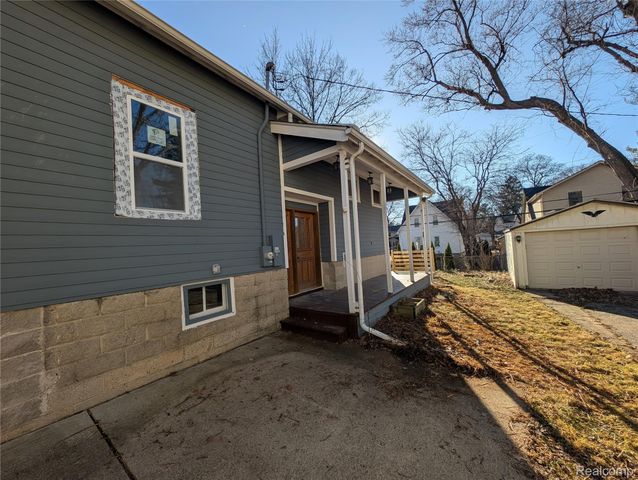 909 Hilldale Drive, Royal Oak, MI 48067