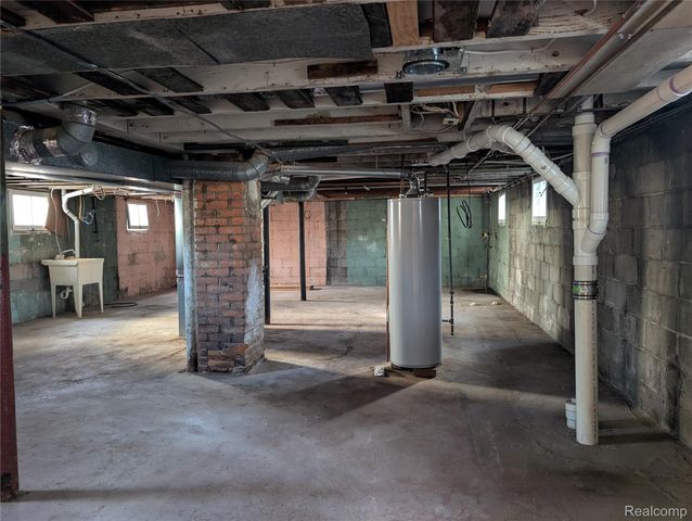 909 Hilldale Drive, Royal Oak, MI 48067