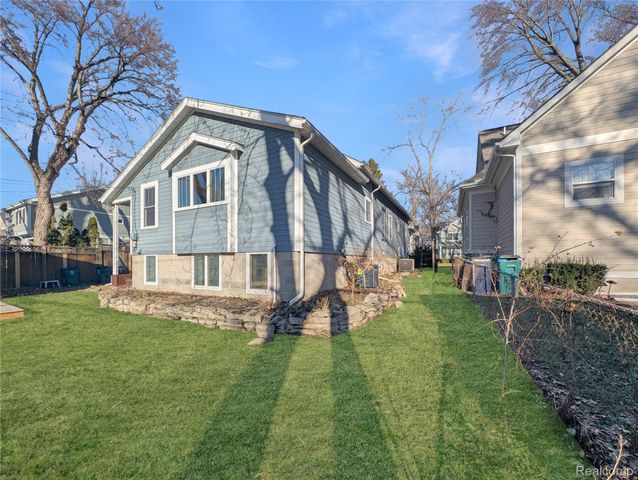 909 Hilldale Drive, Royal Oak, MI 48067