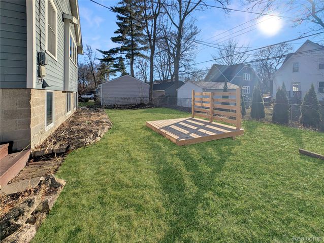 909 Hilldale Drive, Royal Oak, MI 48067