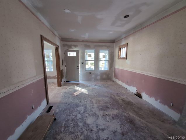 909 Hilldale Drive, Royal Oak, MI 48067