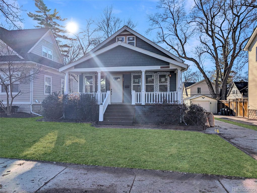 909 Hilldale Drive, Royal Oak, MI 48067