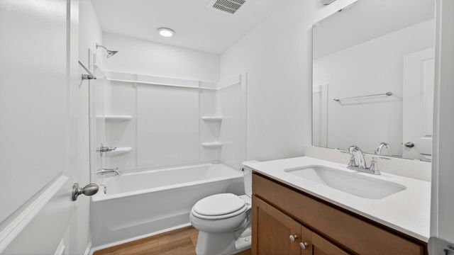 4633 Forest Hills Drive 1404, North Charleston, SC 29418