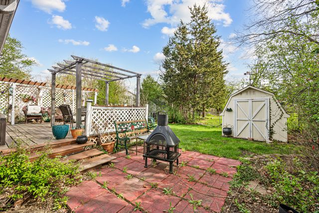 33 Walpole Road, Elk Grove Village, IL 60007
