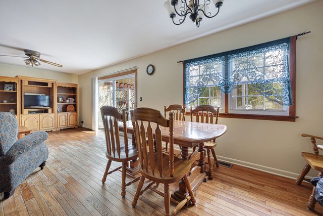 33 Walpole Road, Elk Grove Village, IL 60007