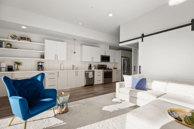 4004 Banister LN 202, Austin, TX 78704